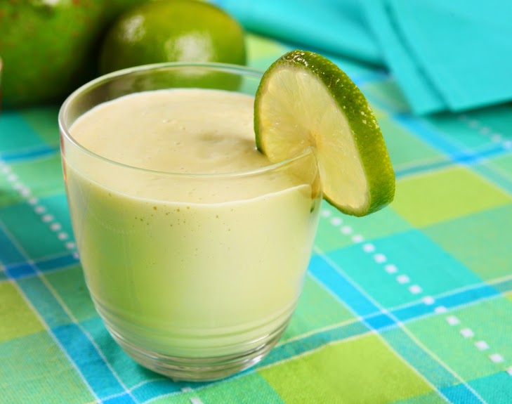 Suco de Abacate com Limão e Laranja